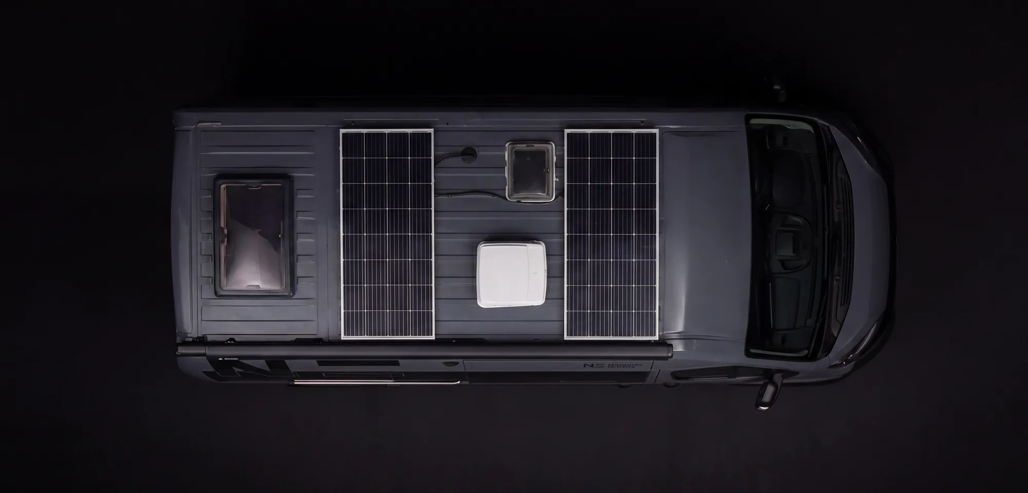Solcellepaneler på campervanens tag